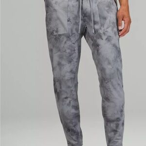 Lululemon Textured Tech Pant - Cloudy Gray Joggers - Size M